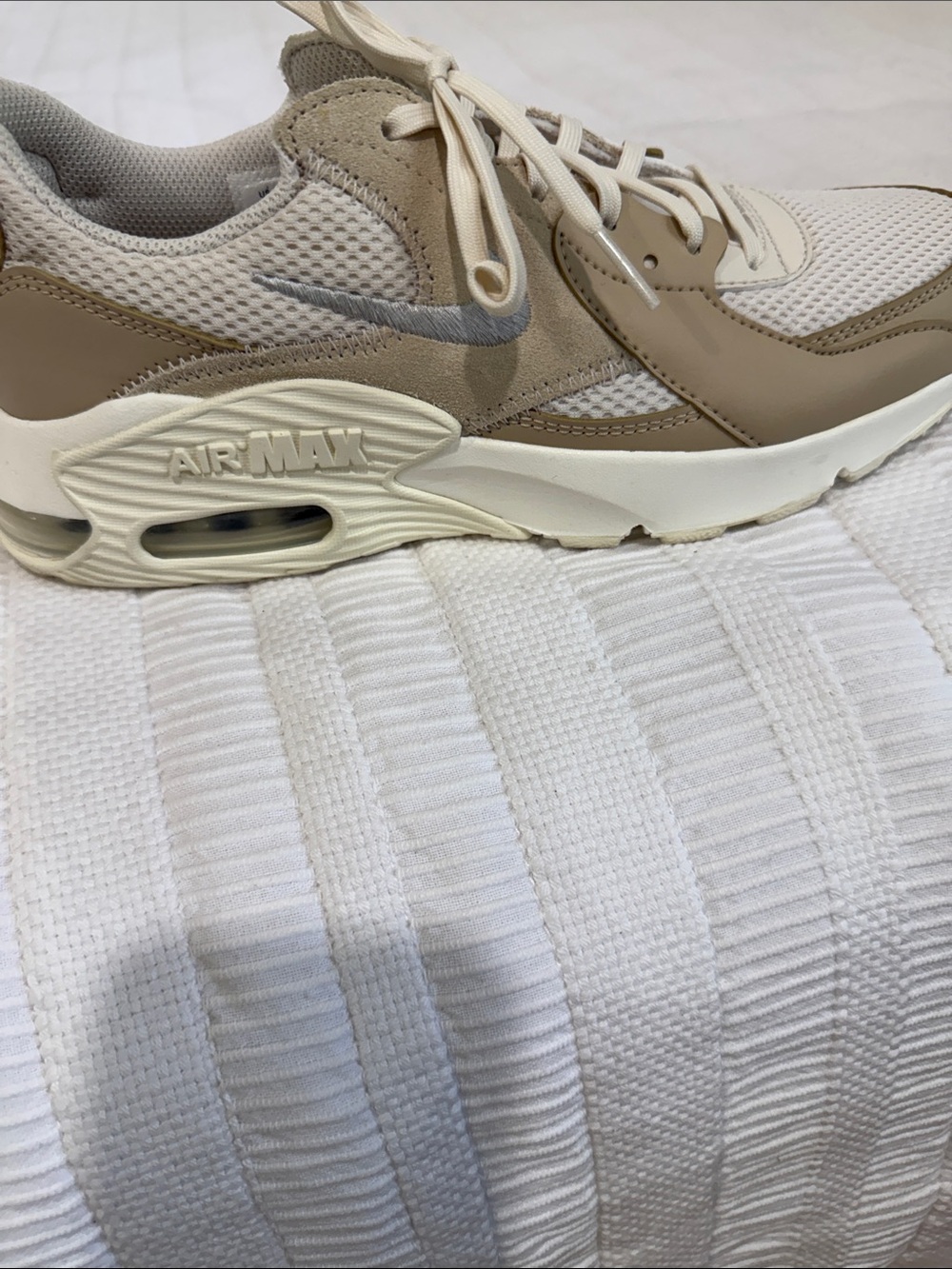Nike Women’s Air Max Sneakers in Beige and Cream - Picture 4 of 6